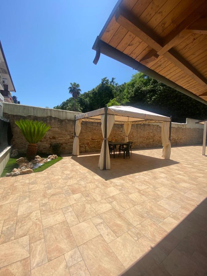 Caserma Guelfa - Casa Vacanza Chiarina سان بنيديتّو ديل ترونتو المظهر الخارجي الصورة